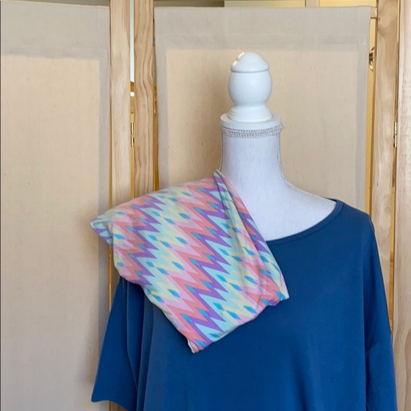 LuLaRoe Bundle - Irma + Leggings - Picture 2 of 9